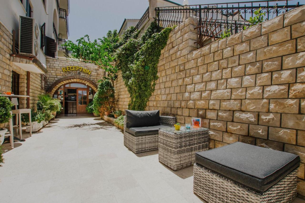 Hotel Vila Tina Arbanija Ngoại thất bức ảnh