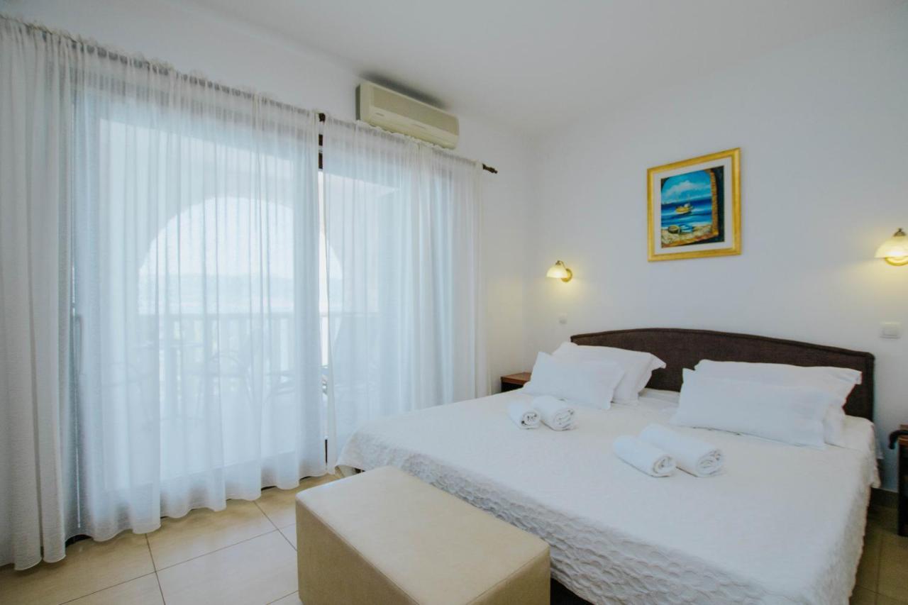 Hotel Vila Tina Arbanija Ngoại thất bức ảnh
