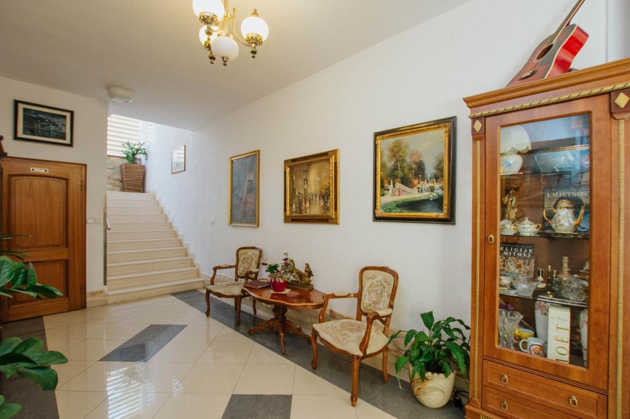 Hotel Vila Tina Arbanija Ngoại thất bức ảnh