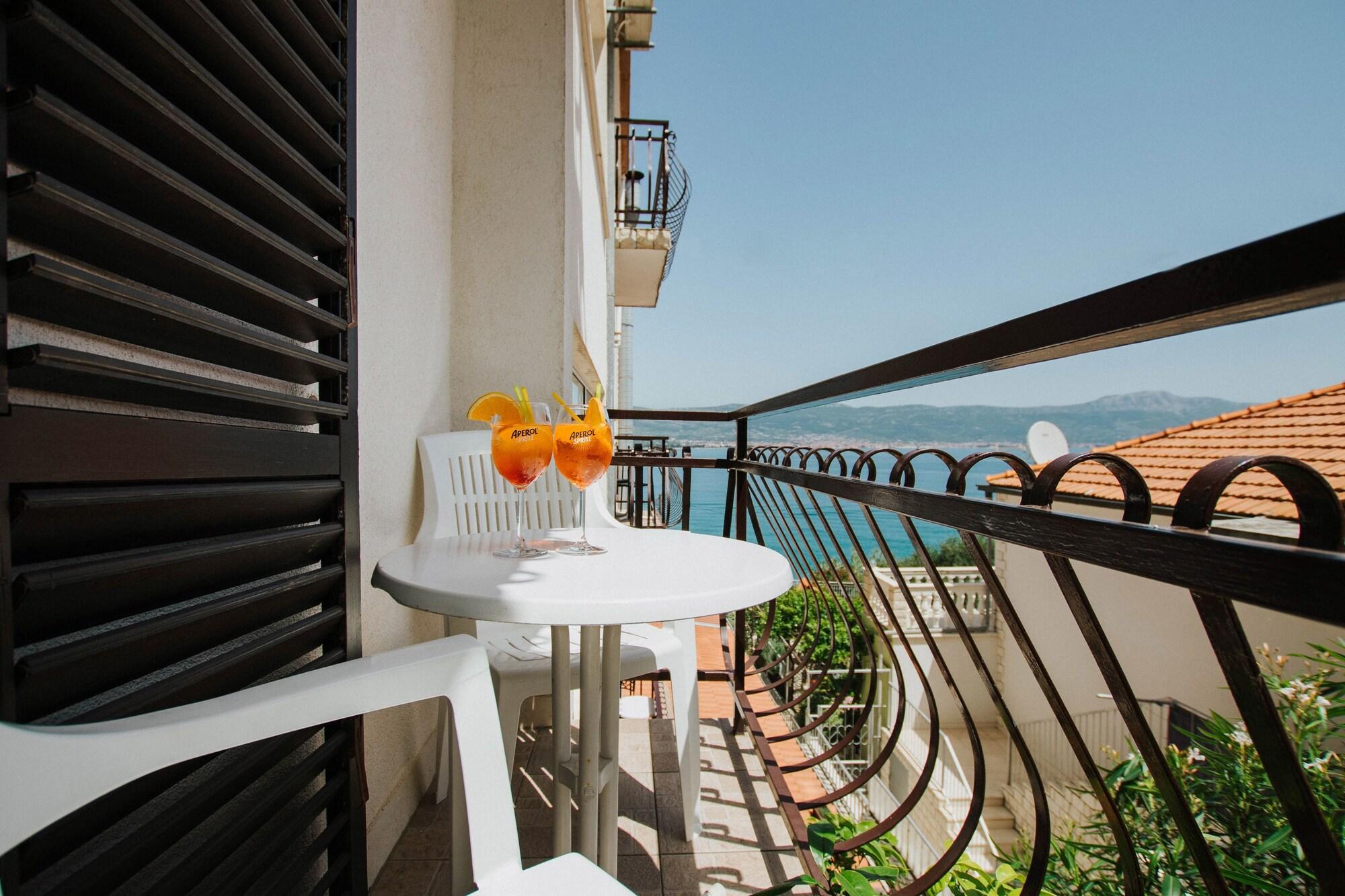Hotel Vila Tina Arbanija Ngoại thất bức ảnh