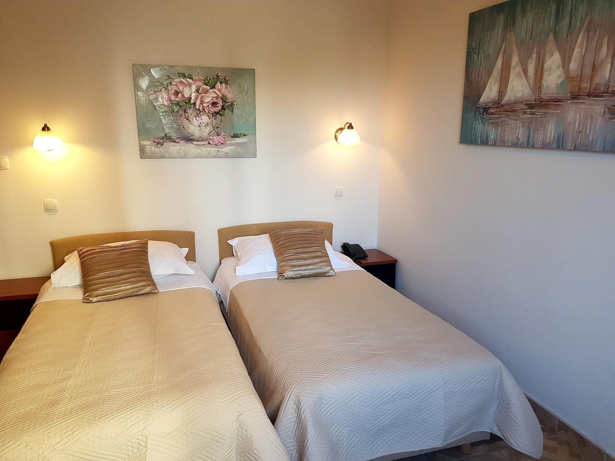 Hotel Vila Tina Arbanija Ngoại thất bức ảnh
