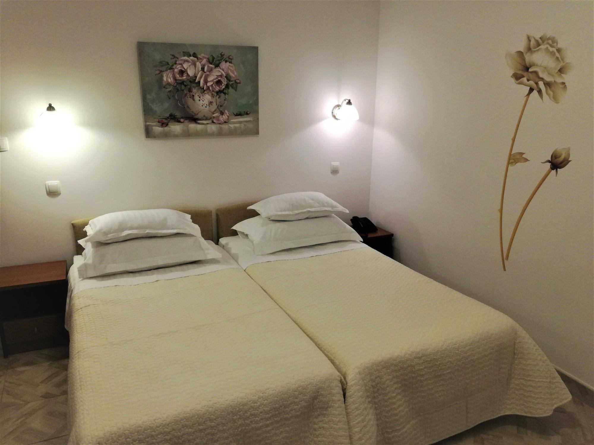 Hotel Vila Tina Arbanija Ngoại thất bức ảnh