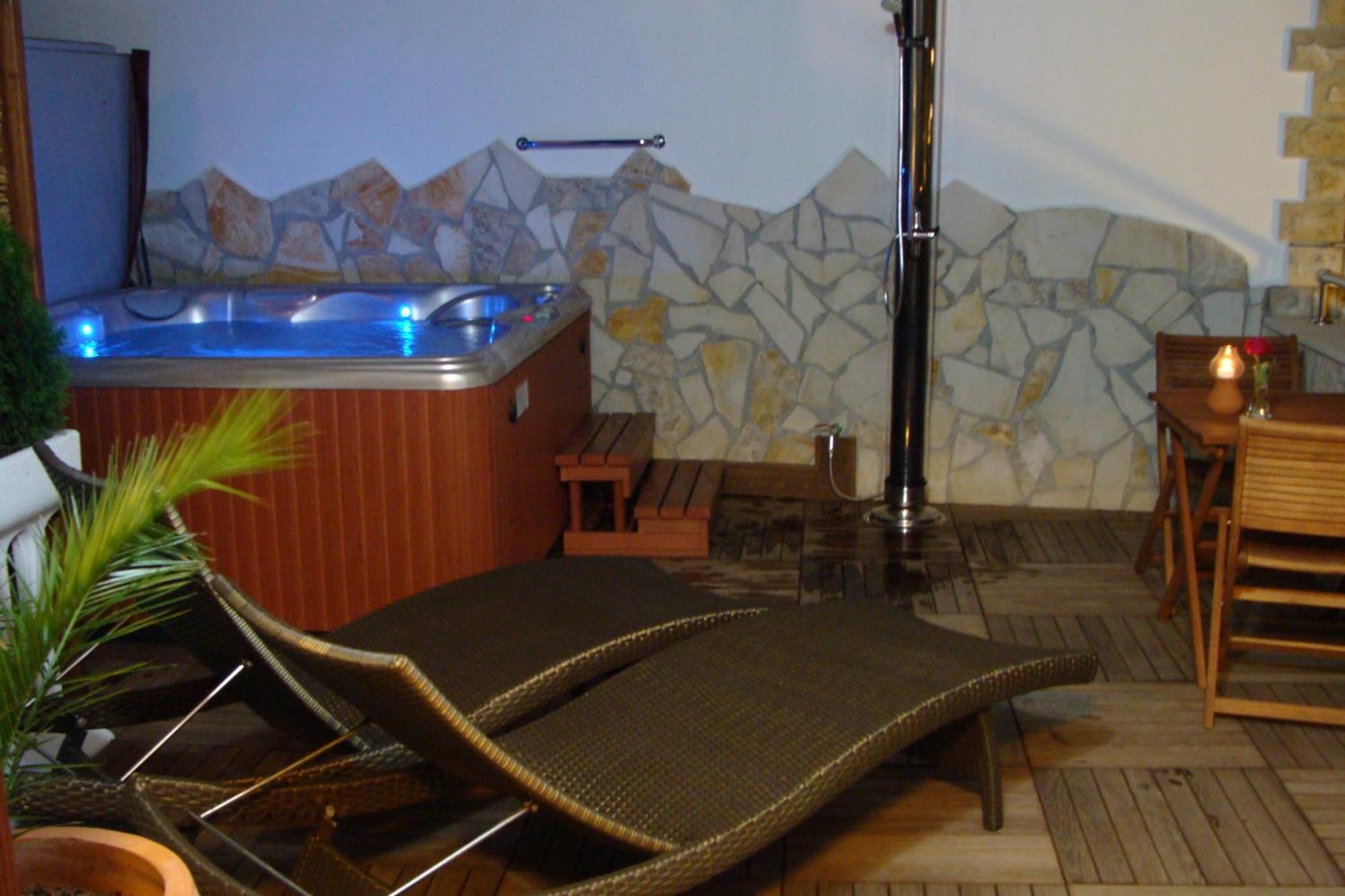 Hotel Vila Tina Arbanija Ngoại thất bức ảnh