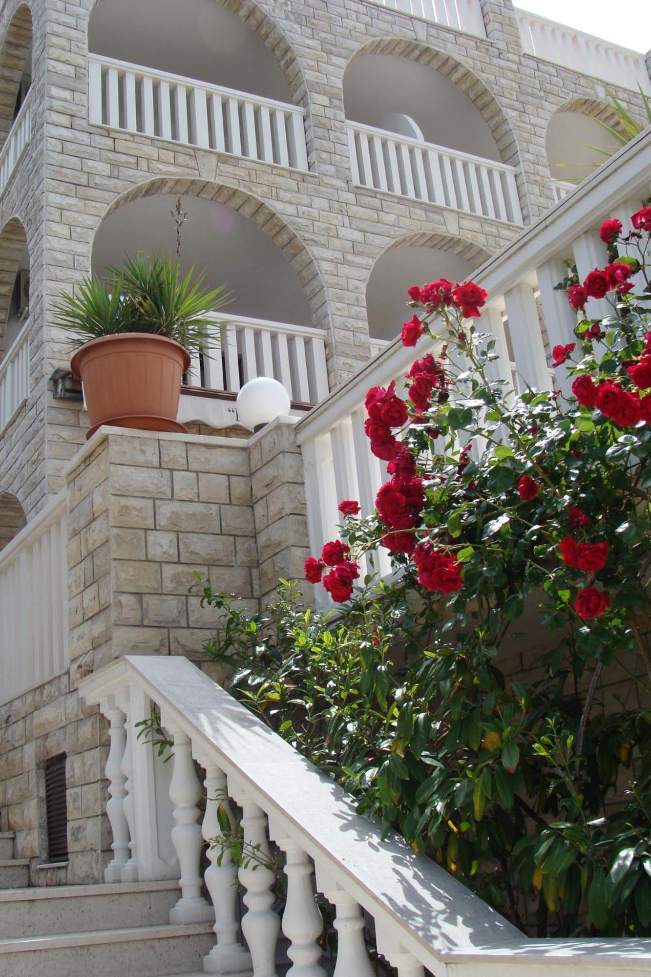 Hotel Vila Tina Arbanija Ngoại thất bức ảnh
