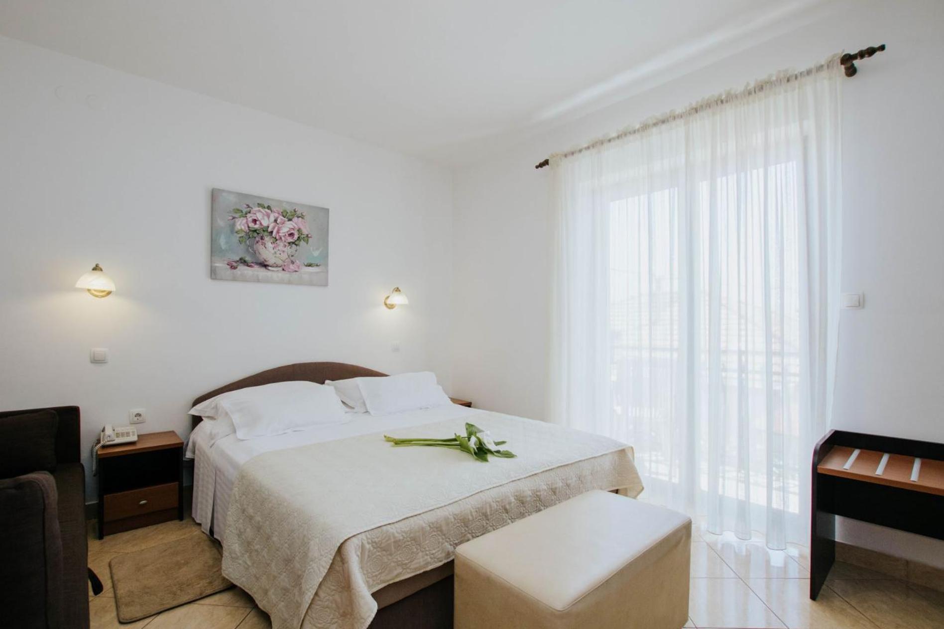 Hotel Vila Tina Arbanija Ngoại thất bức ảnh