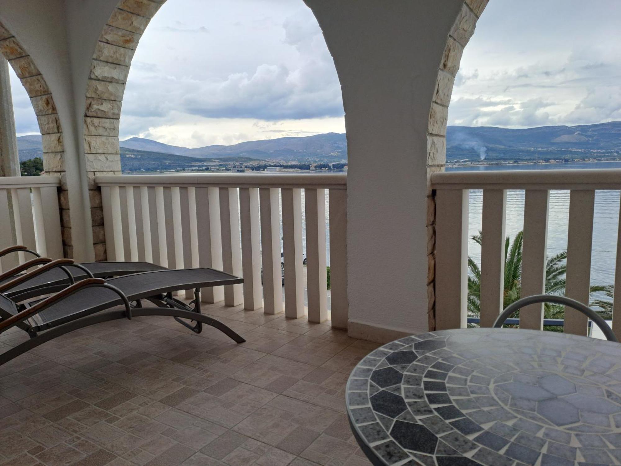 Hotel Vila Tina Arbanija Ngoại thất bức ảnh