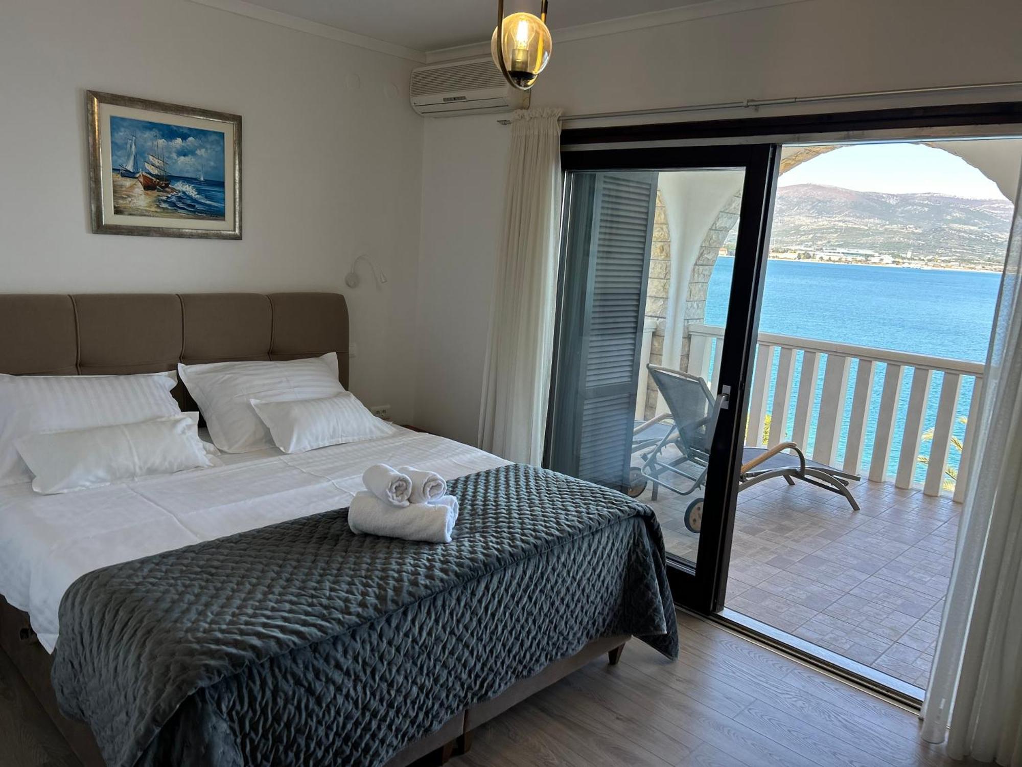 Hotel Vila Tina Arbanija Ngoại thất bức ảnh