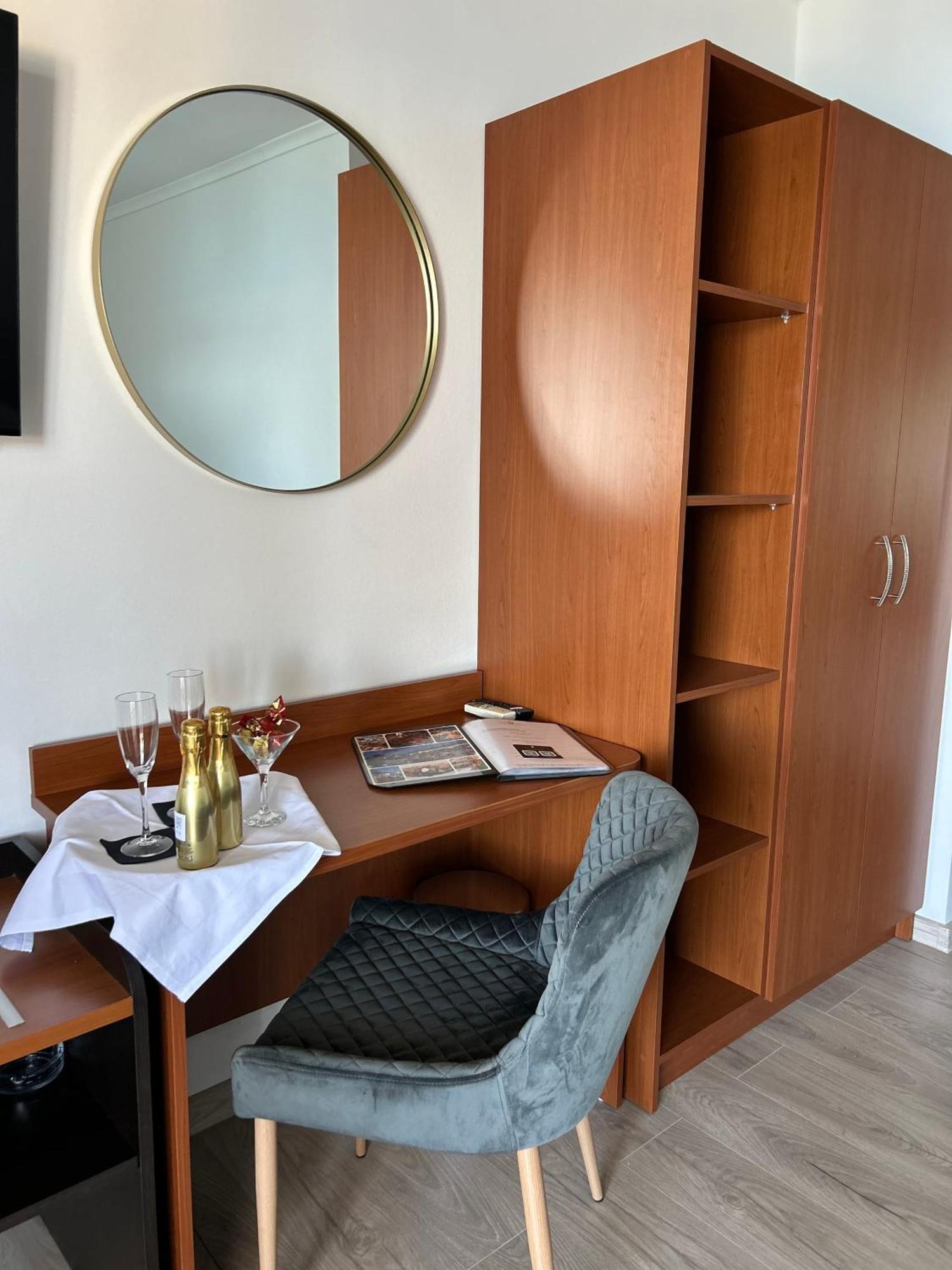 Hotel Vila Tina Arbanija Ngoại thất bức ảnh