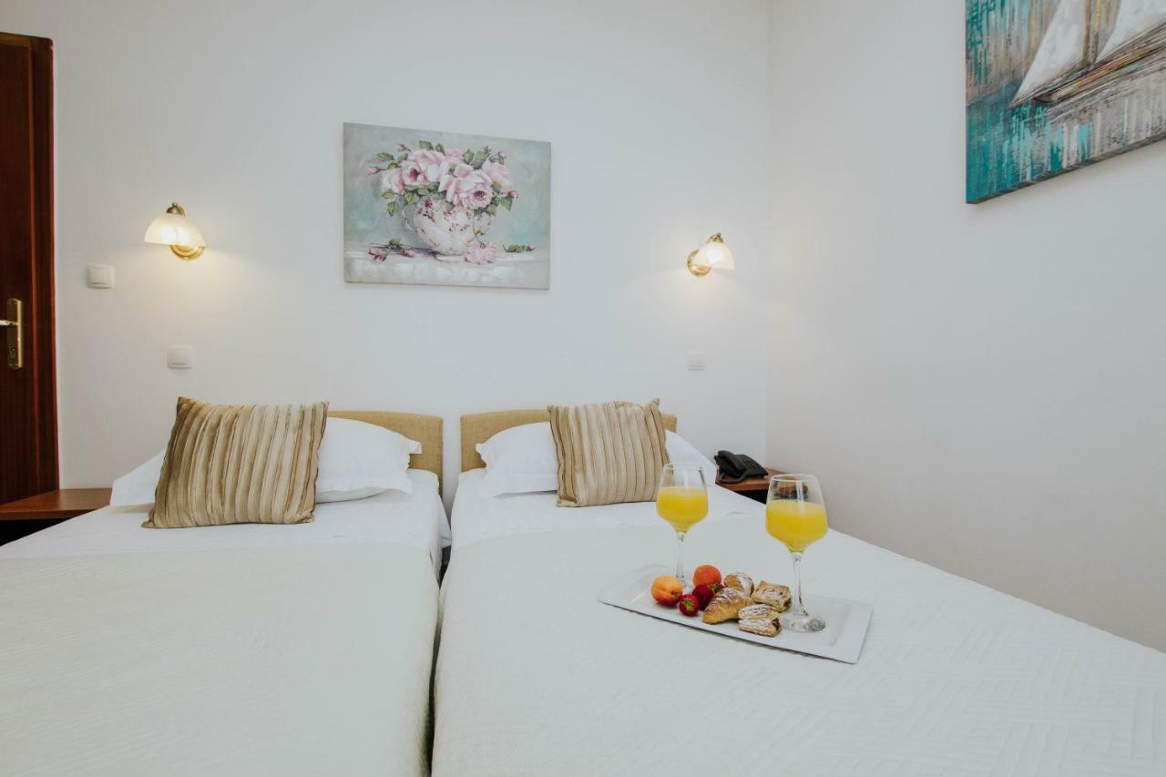 Hotel Vila Tina Arbanija Ngoại thất bức ảnh