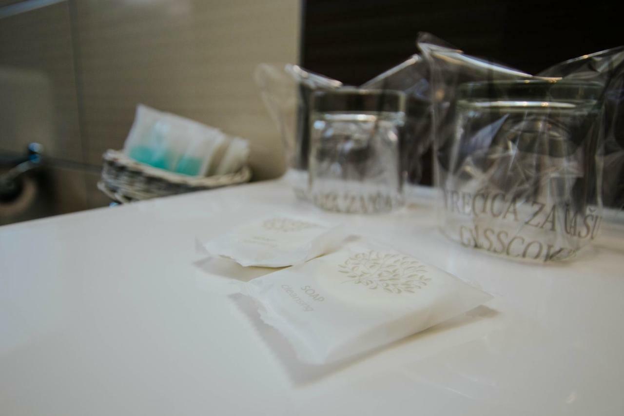 Hotel Vila Tina Arbanija Ngoại thất bức ảnh