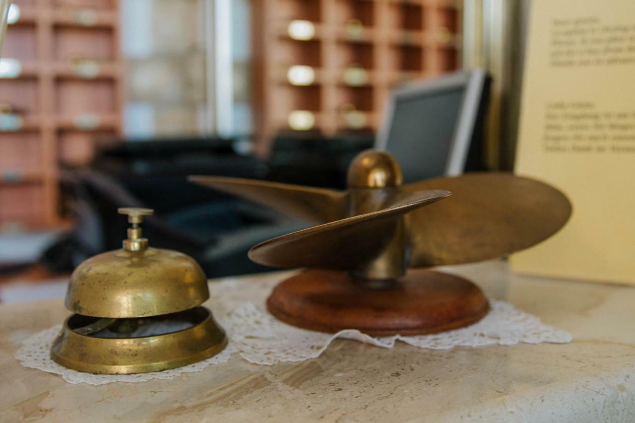 Hotel Vila Tina Arbanija Ngoại thất bức ảnh