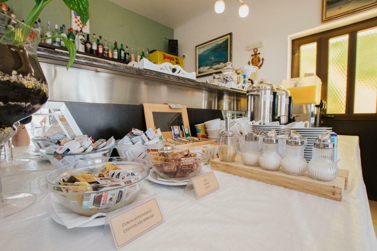 Hotel Vila Tina Arbanija Ngoại thất bức ảnh