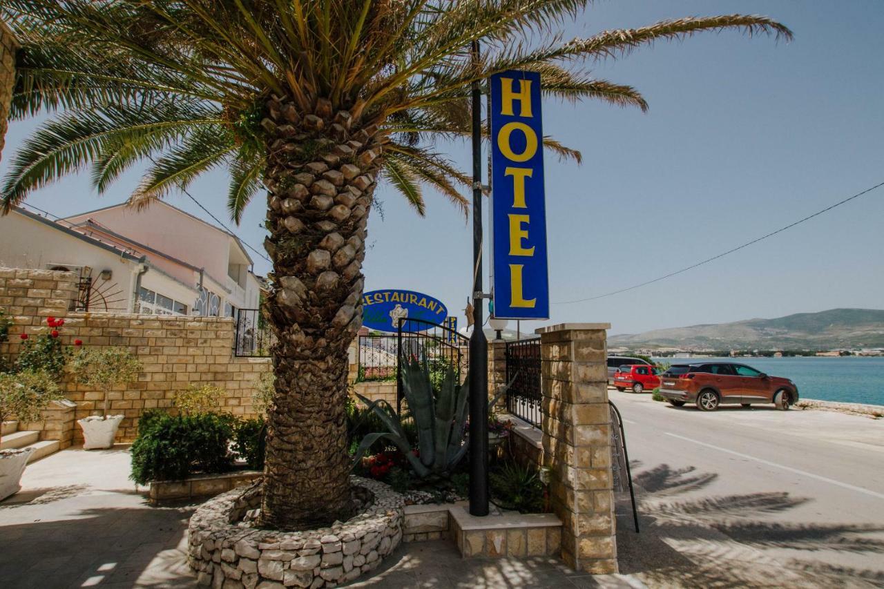 Hotel Vila Tina Arbanija Ngoại thất bức ảnh